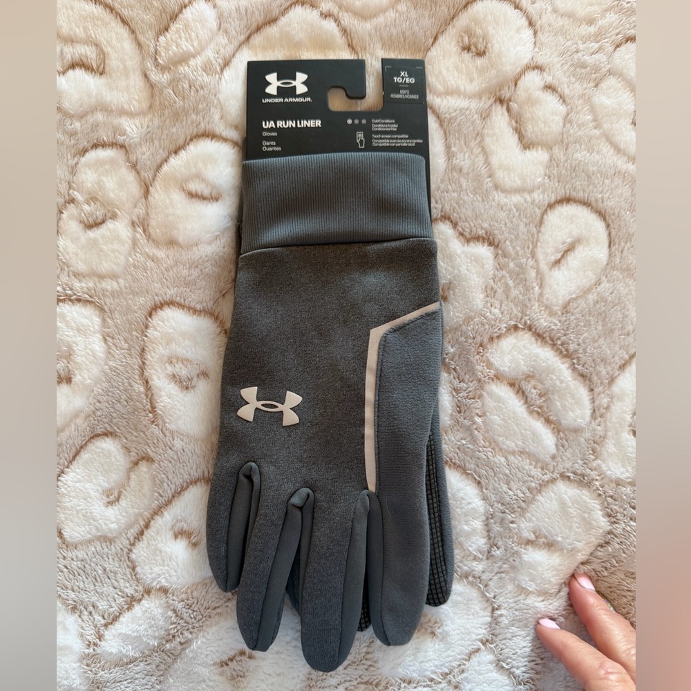 Brand NEW Mens Under Armour XL Charcoal Run Liner Gloves